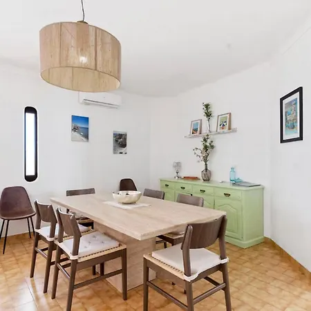 וילה With Sea-view Close To קארבואירו
